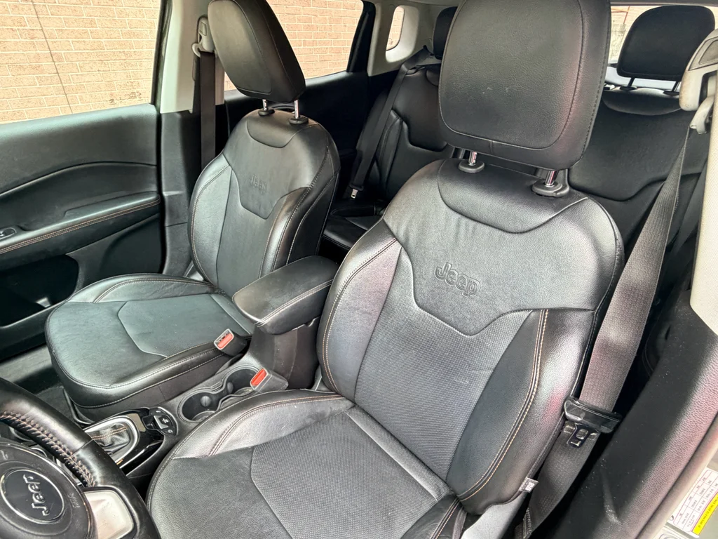 Used 2020 Olive Green Pearlcoat Jeep Limited image 13