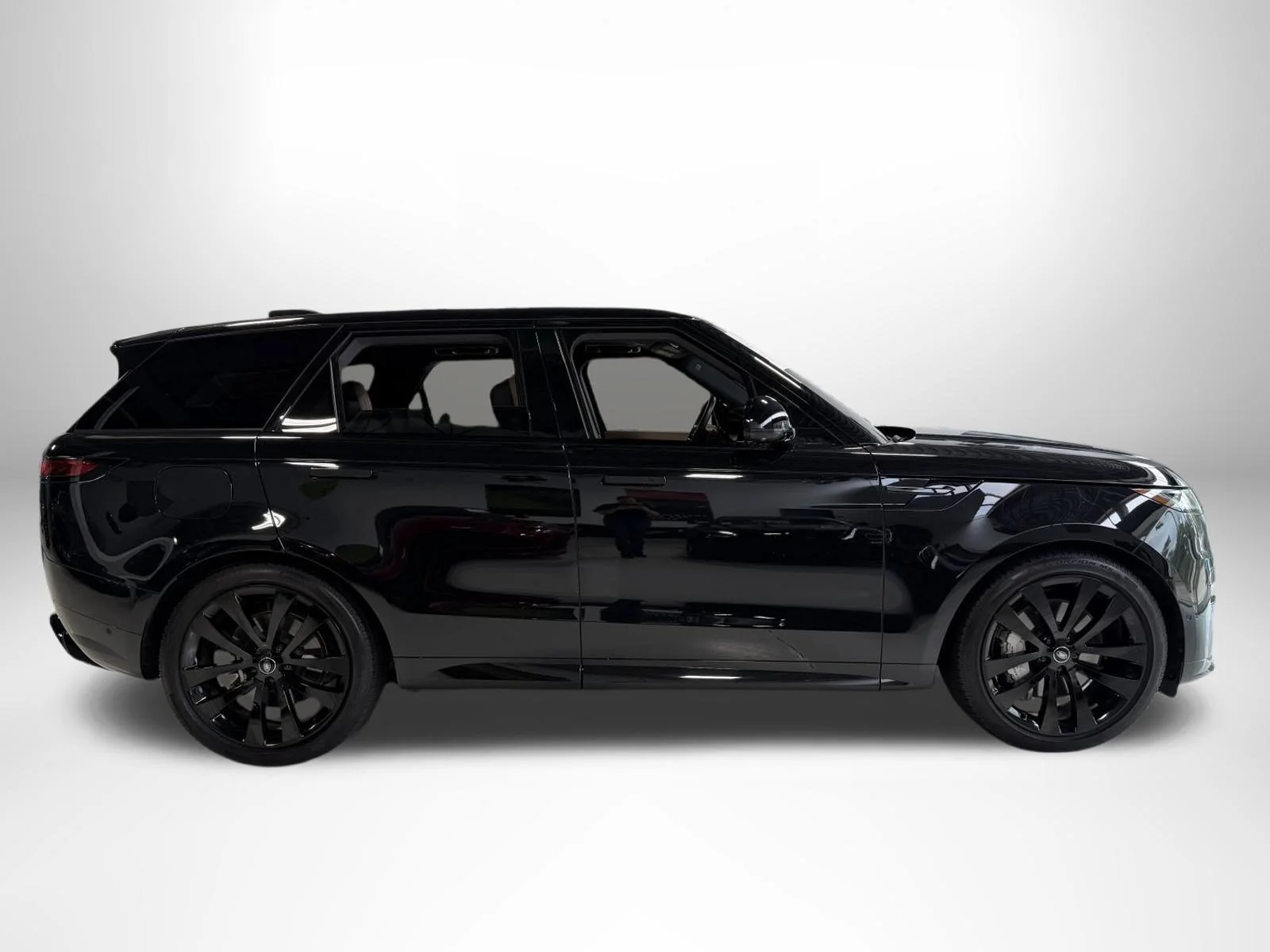 Used 2025 Santorini Black Metallic Land Rover Dynamic SE image 2