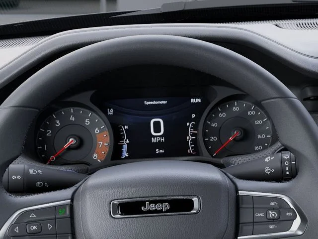 New 2026 Diamond Black Crystal Pearlcoat Jeep Latitude image 17