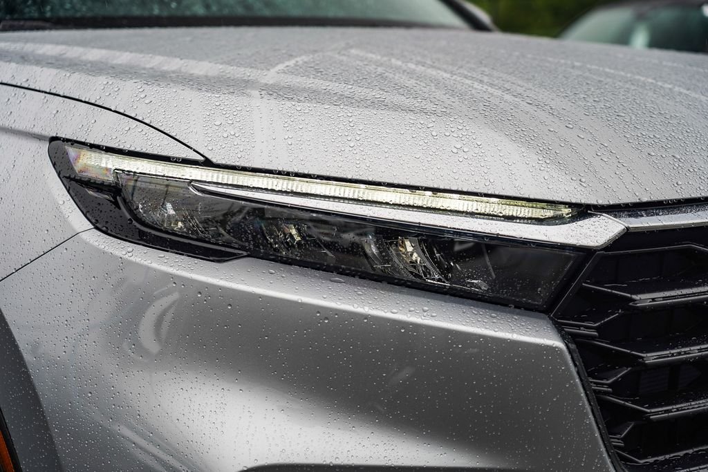 New 2026 Solar Silver Metallic Honda LX image 2