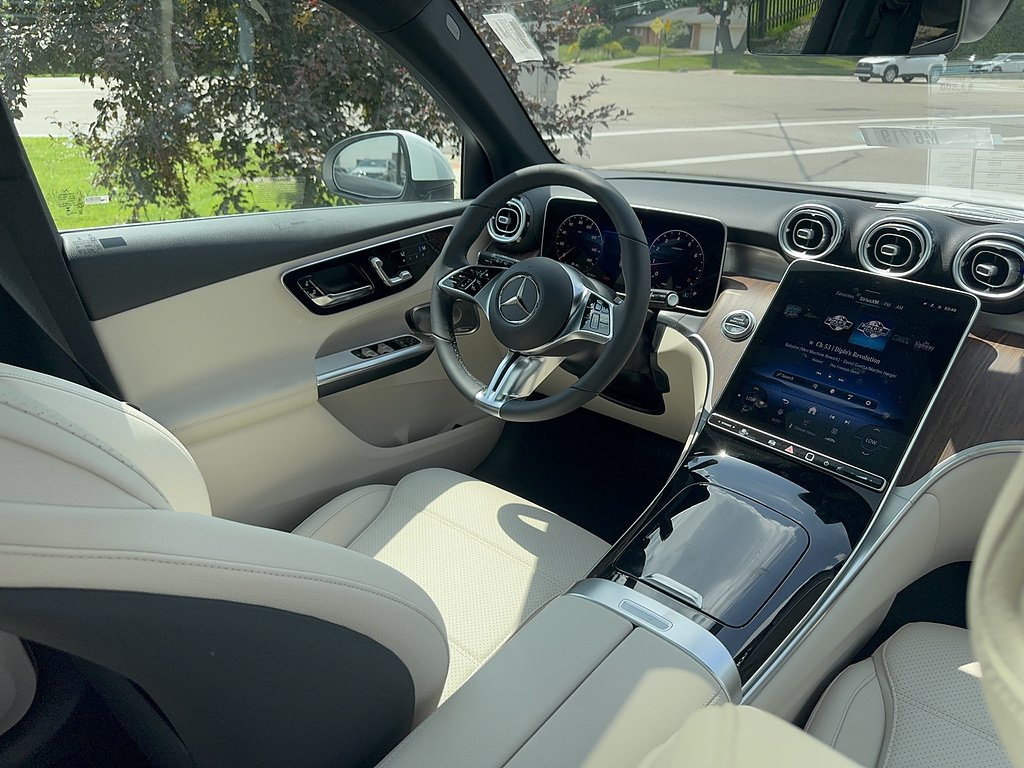 New 2026 Polar White Mercedes-Benz GLC 300 4MATIC® image 11