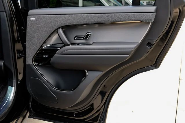 New 2026 Santorini Black Land Rover SE image 62
