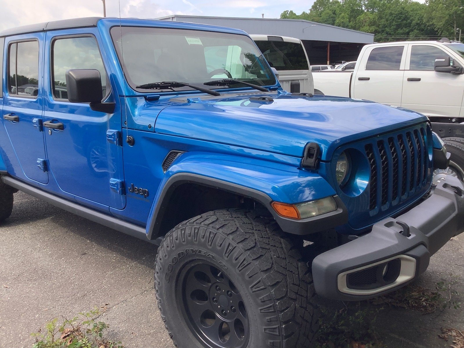 2021 Jeep Gladiator Sport S's photo