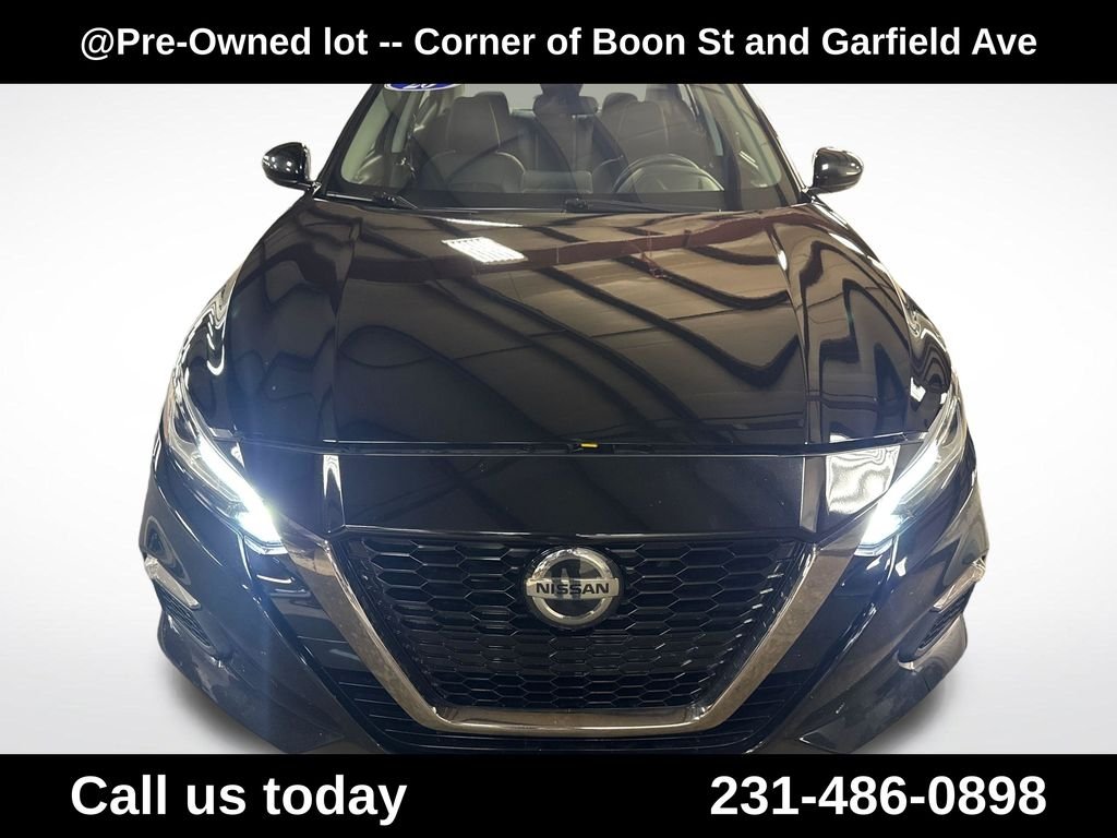 Used 2020 Black Nissan 2.5 SR image 8