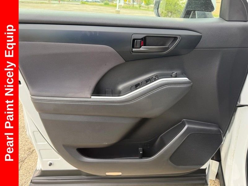 Used 2023 Pearl Toyota LE image 20