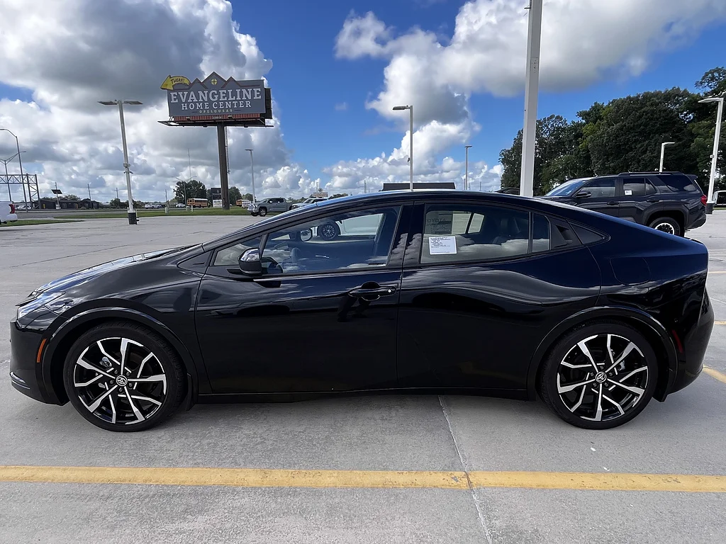 2026 Toyota Prius Plug-in Hybrid XSE Premium - Photo 6