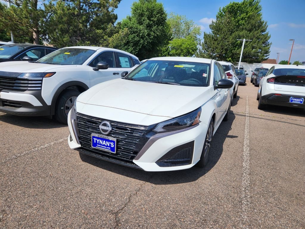 New 2026 White Nissan 2.5 SV image 3