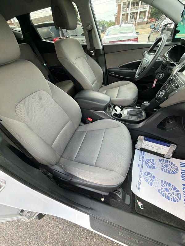 Used 2017 White Hyundai 2.4 Base image 10