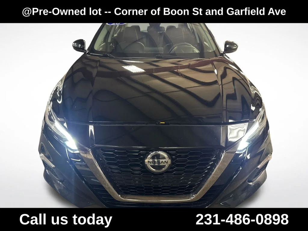 Used 2020 Black Nissan 2.5 SR image 8