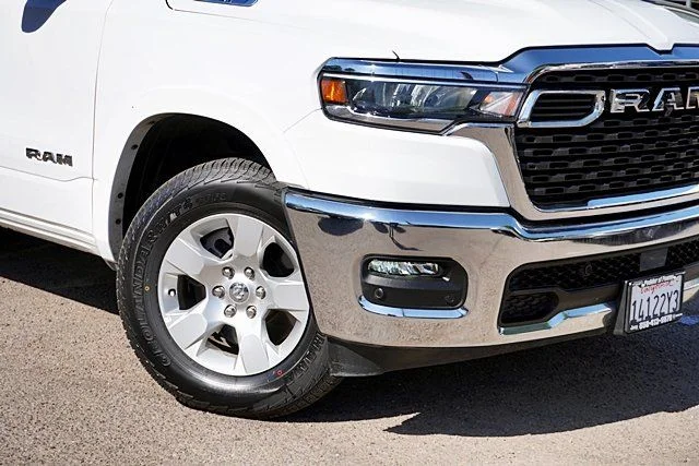 Used 2025 White Ram Big Horn/Lone Star image 4