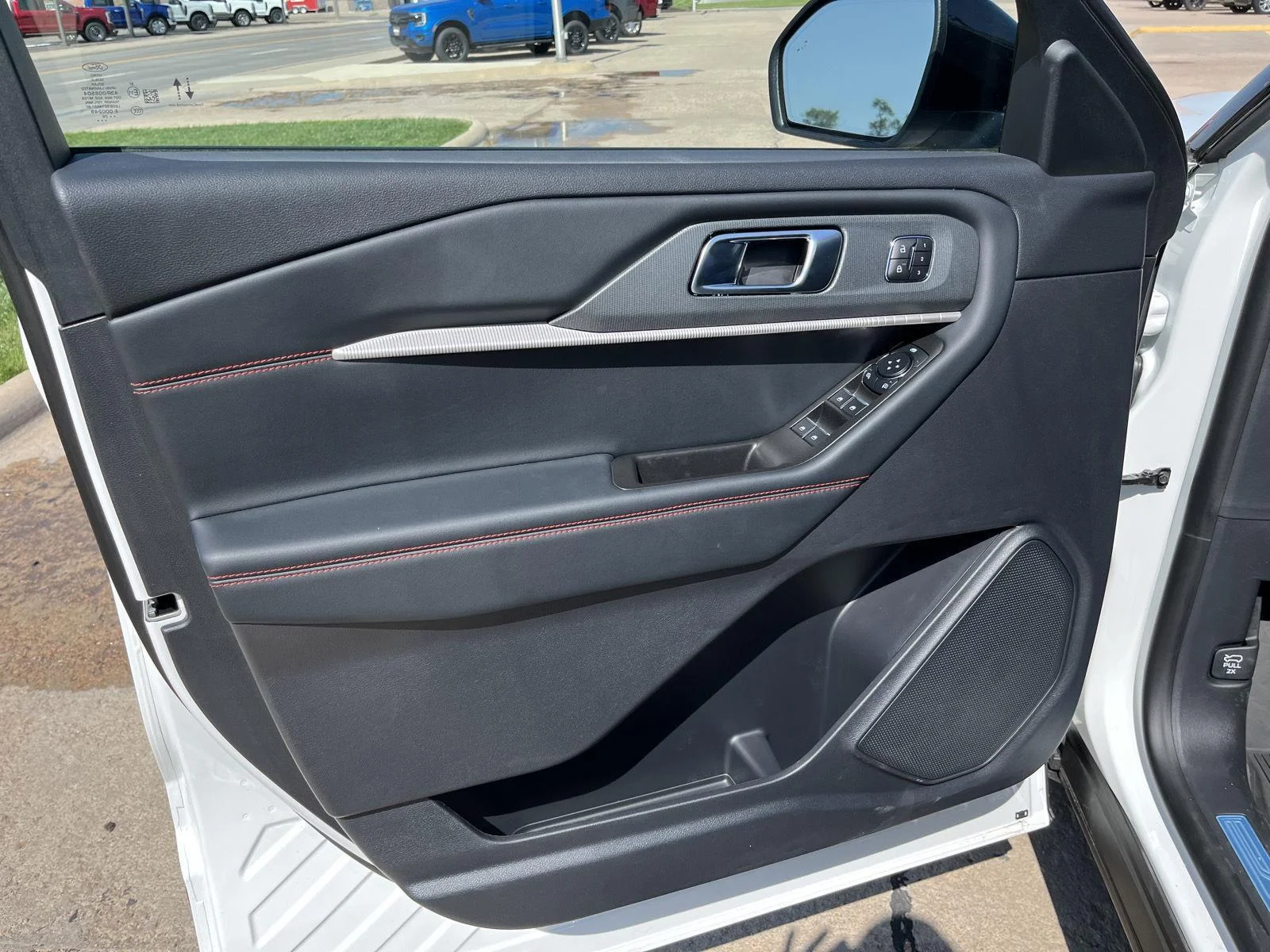 New 2026 Star White Metallic Tri-Coat Ford ST-Line image 13