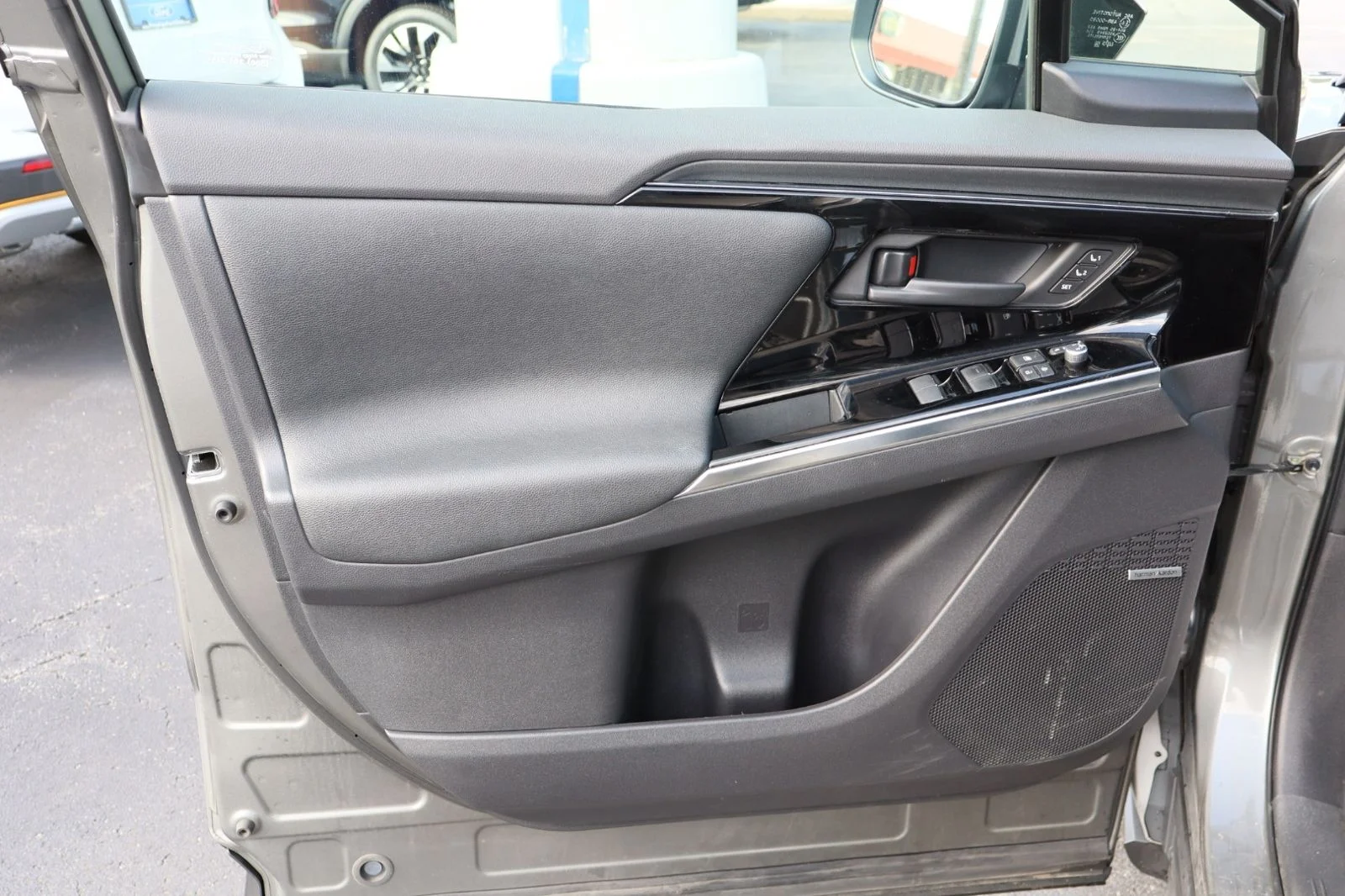 Used 2023 Smoked Carbon Subaru Touring image 10