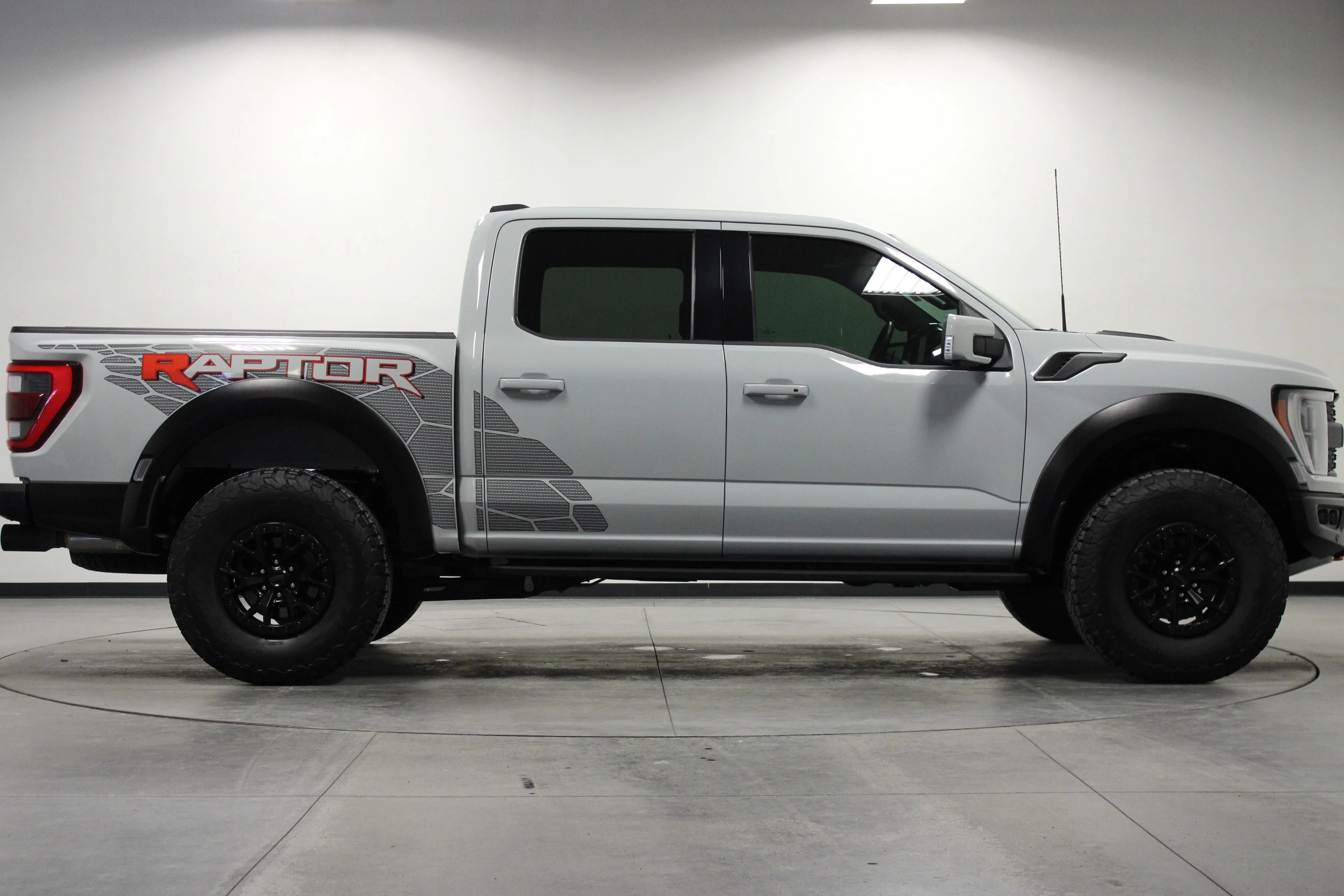 Used 2023 Avalanche Gray Ford Raptor image 3
