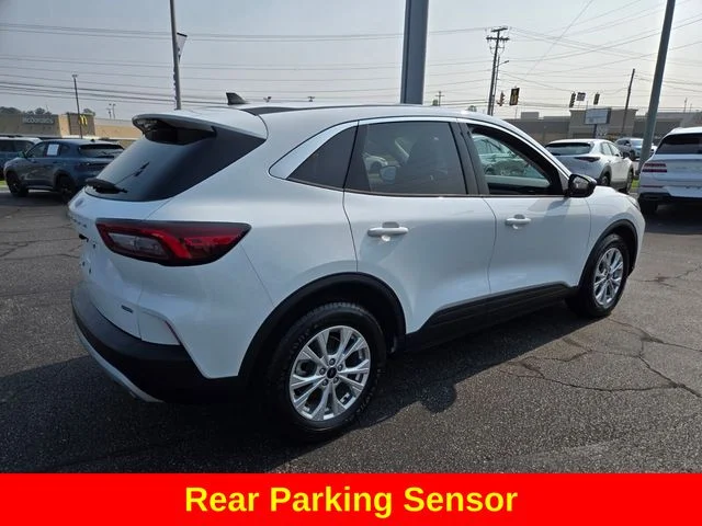 Used 2023 White Ford Active image 9