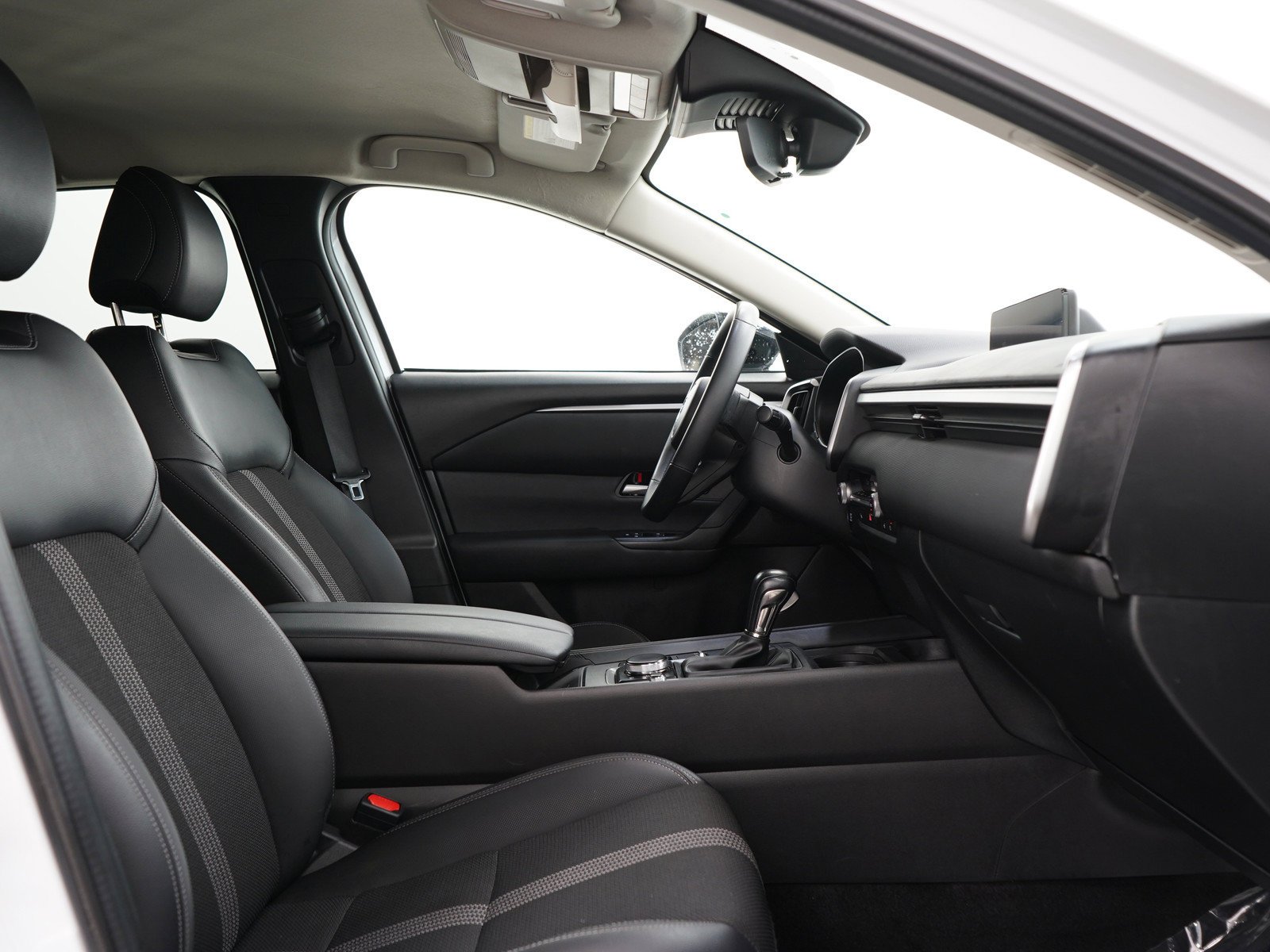 Used 2025 Wind Chill Pearl Mazda 2.5 S Preferred Package image 13