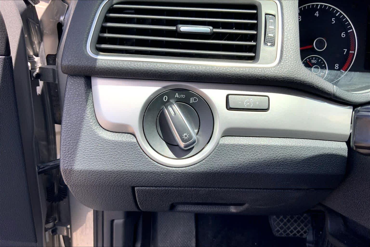 Used 2014 Reflex Silver Metallic Volkswagen S image 32