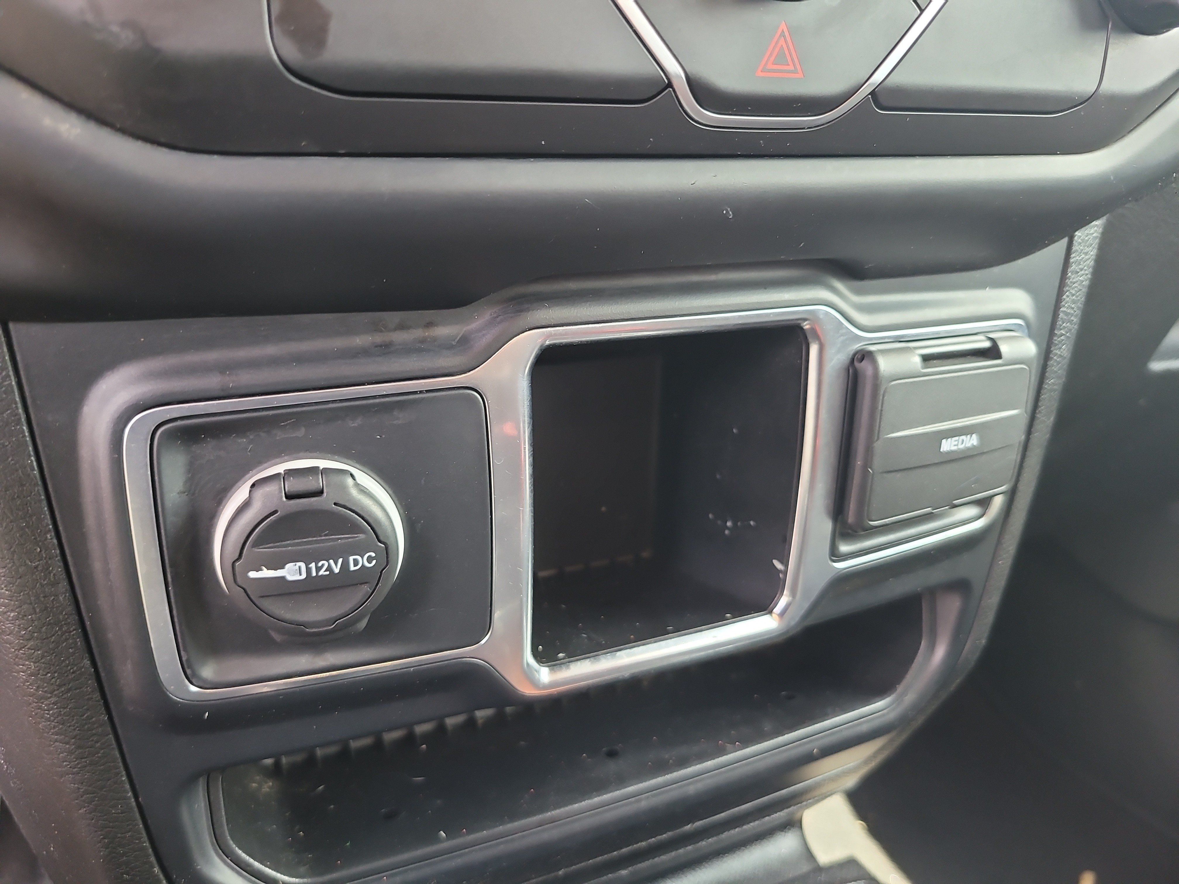 Used 2019 Granite Crystal Metallic Clearcoat Jeep Sport image 23