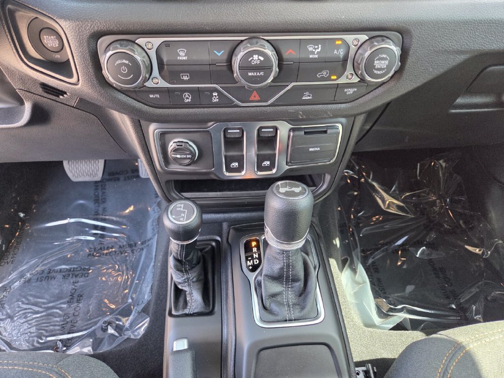 New 2026 Bright White Clear-Coat Exterior Paint Jeep Sport S image 17