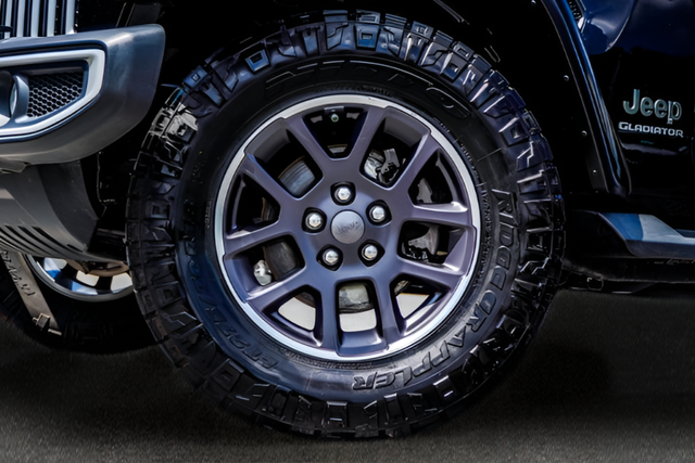 Used 2022 Black Jeep Overland image 39