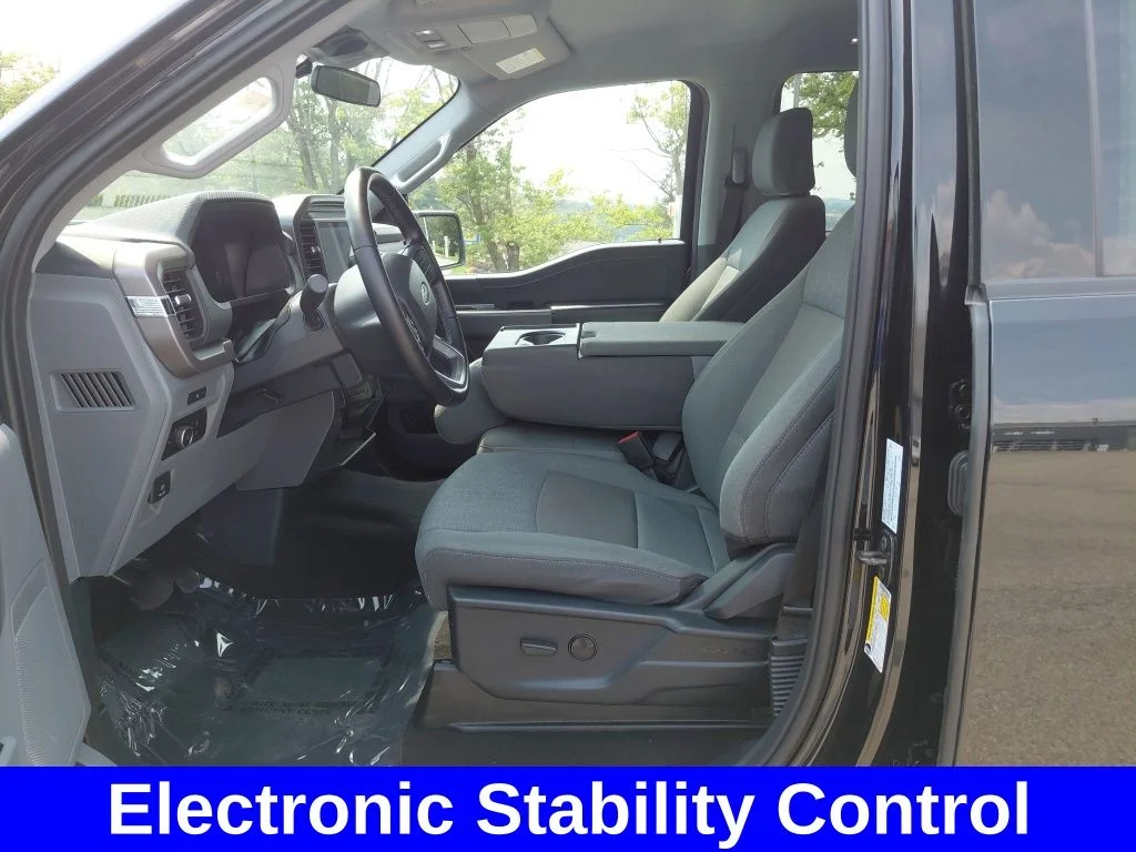 Used 2025 Black Ford XLT image 27