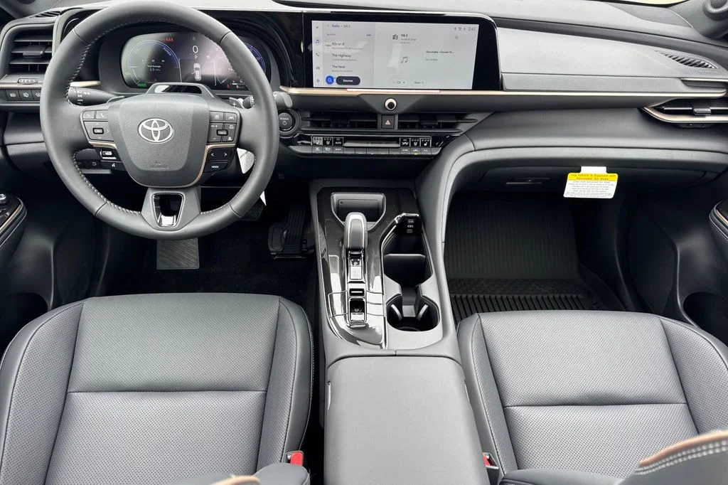 New 2026 Oxygen White <sup>1</sup> Toyota  Limited image 13