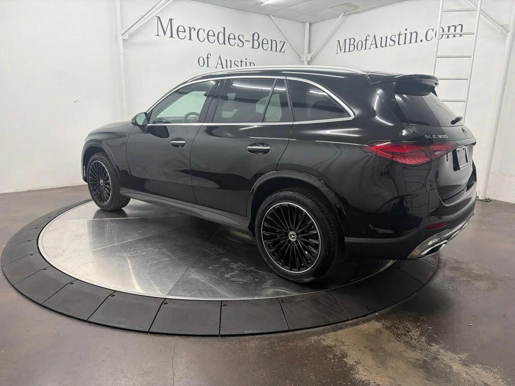 New 2027 Black Mercedes-Benz GLC 300 image 5