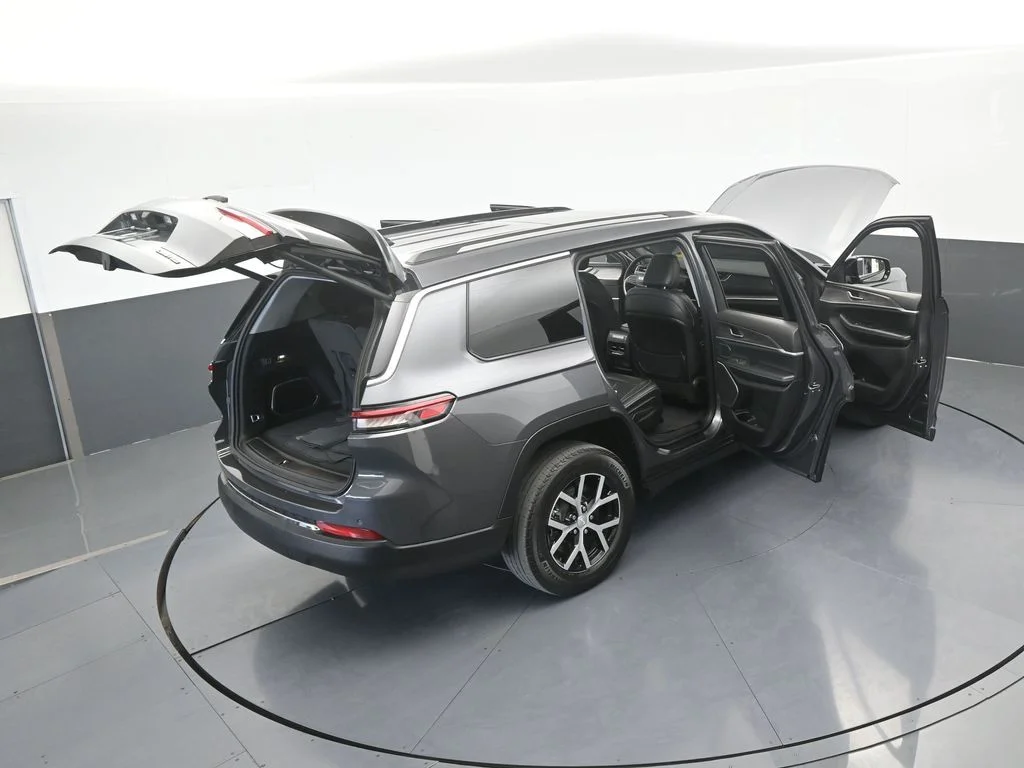 Used 2023 Baltic Gray Metallic Clearcoat Jeep Limited image 73