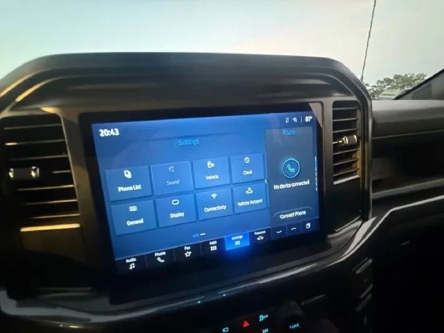 Used 2025 White Chevrolet LT image 9