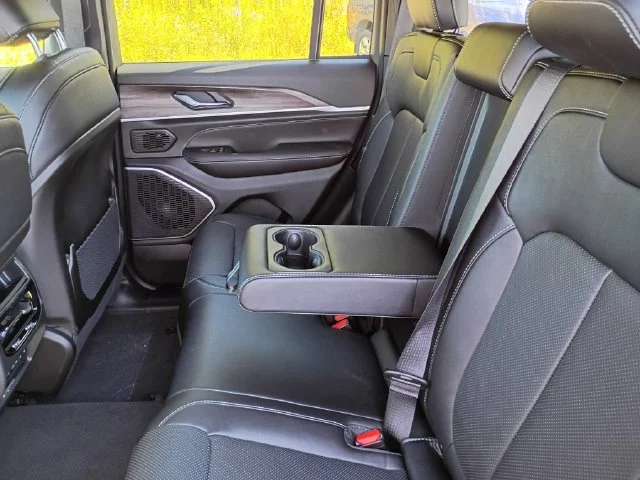 New 2027 Fathom Blue Pearlcoat Jeep Limited Reserve image 18