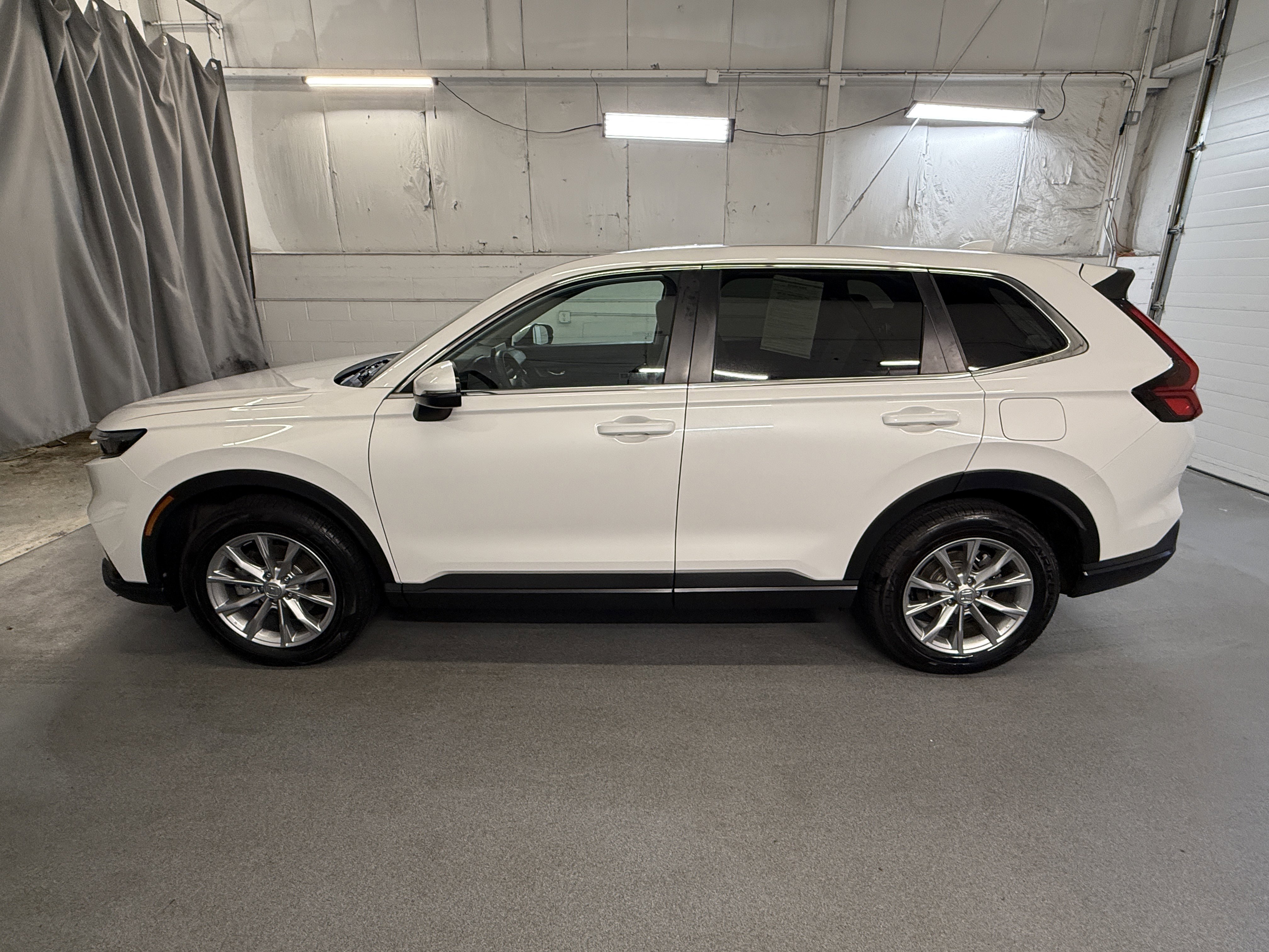 Certified Used 2025 Platinum White Pearl Honda EX image 5