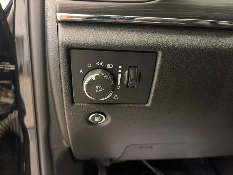 Used 2022 Black Jeep Limited image 25