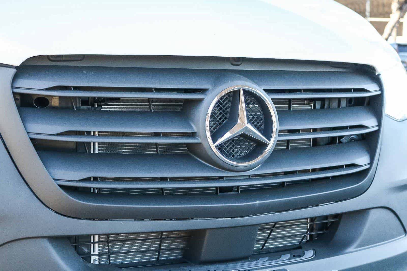 New 2026 Arctic White Mercedes-Benz Cargo 170WB High Roof RWD 2.0L I4 Diesel Turbo SO image 5
