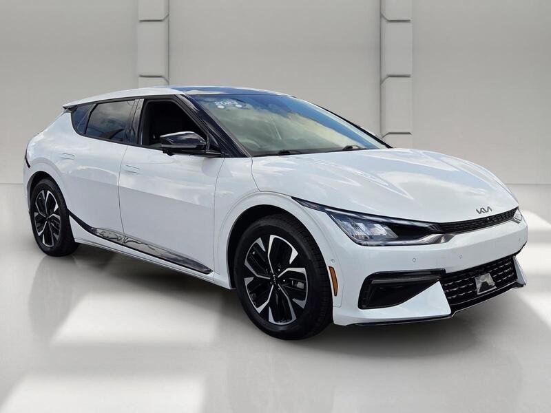 Used 2023 Snow White Pearl KIA GT-Line RWD image 7