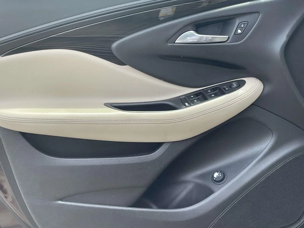 Used 2020 Brown Buick Preferred image 14