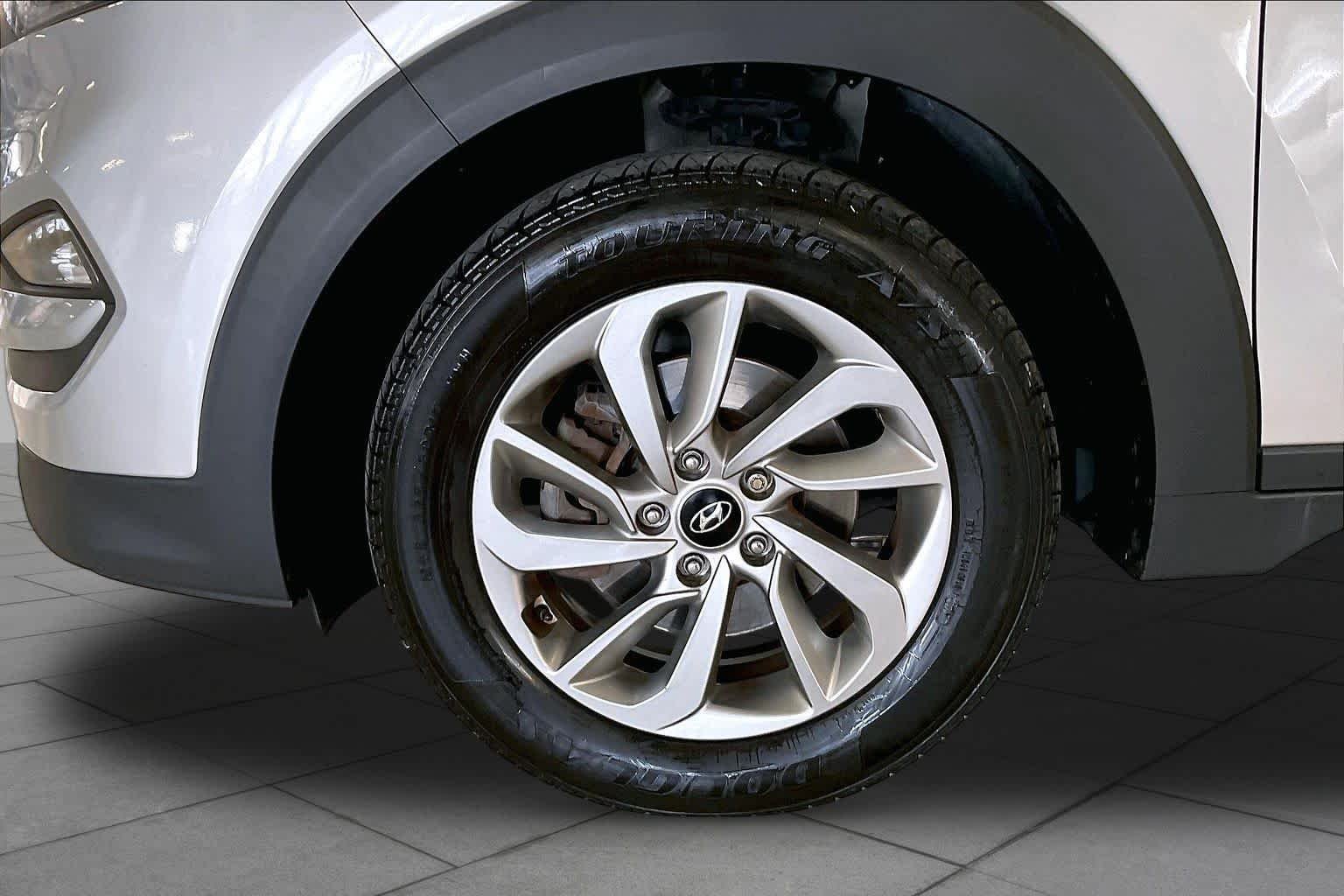 Used 2018 Molten Silver Hyundai SEL Plus image 10