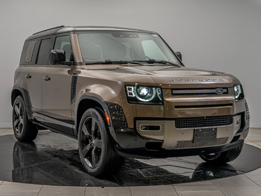 Used 2024 Gondwana Stone Metallic Land Rover X-Dynamic SE image 12