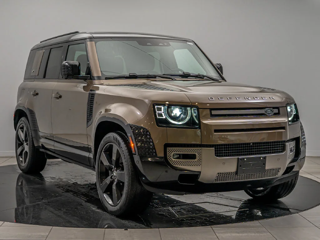 Used 2024 Gondwana Stone Metallic Land Rover X-Dynamic SE image 12
