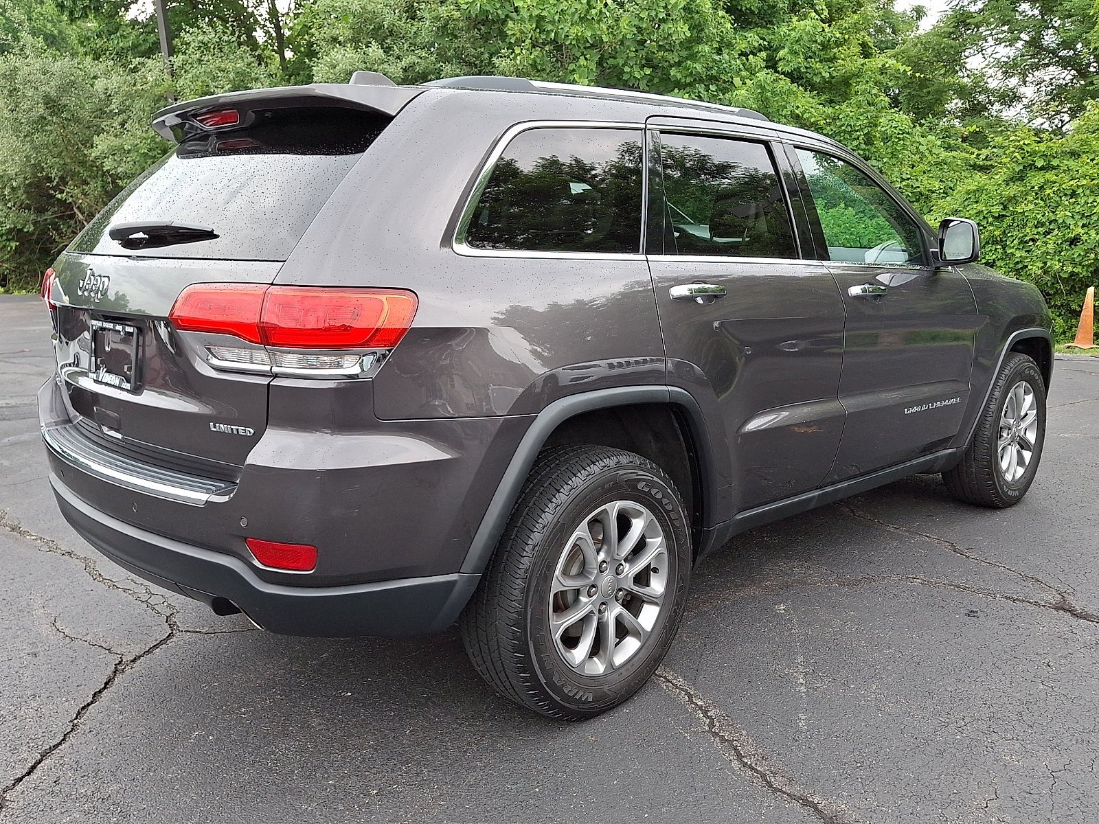 Used 2015 Granite Crystal Metallic Clearcoat Jeep Limited image 6
