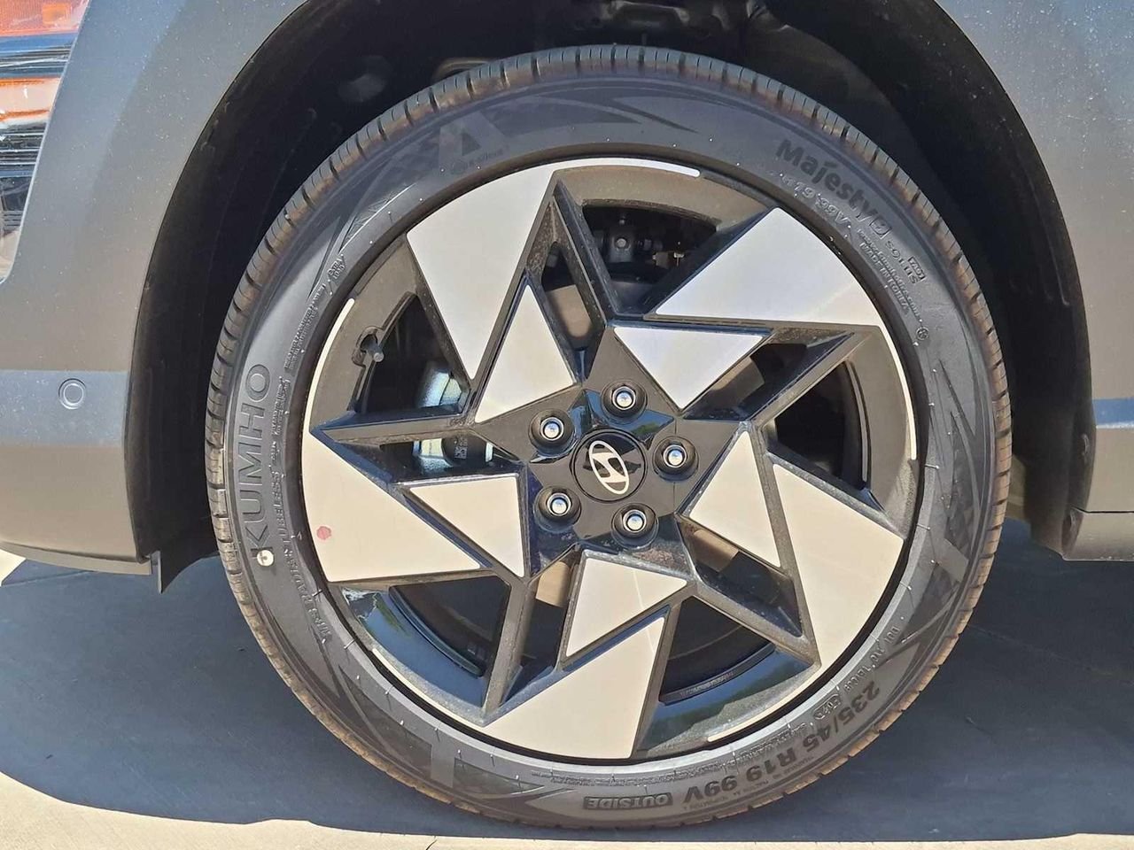 New 2026 Abyss Black Pearl Hyundai Limited FWD image 13