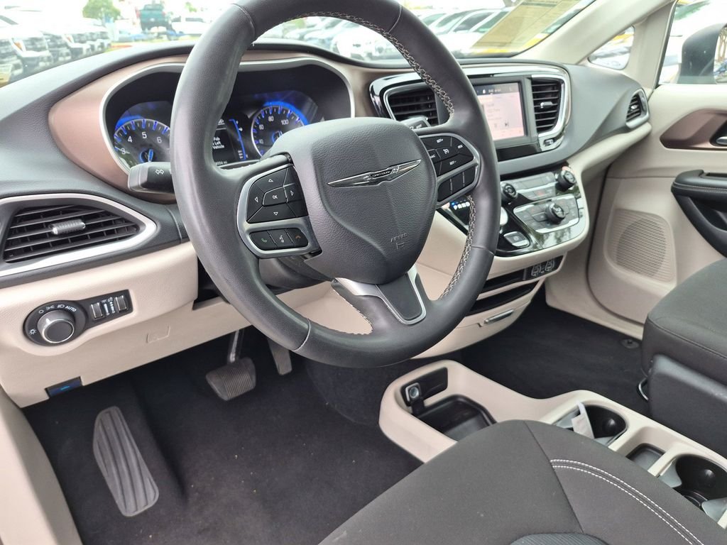 Used 2023 Bright White Clearcoat Chrysler LX image 17