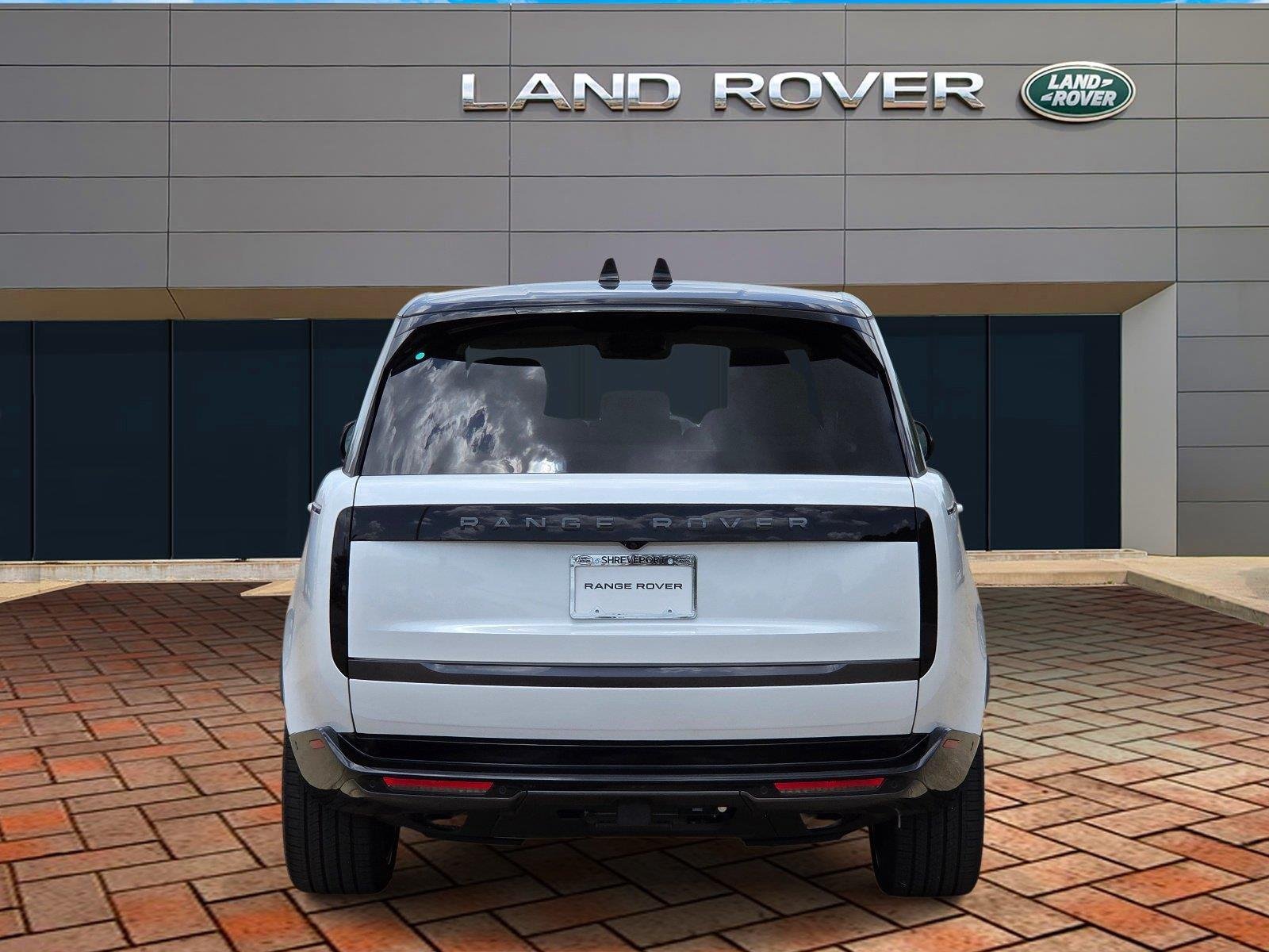 New 2026 Ostuni Pearl White LAND ROVER SE 7 Seats image 5