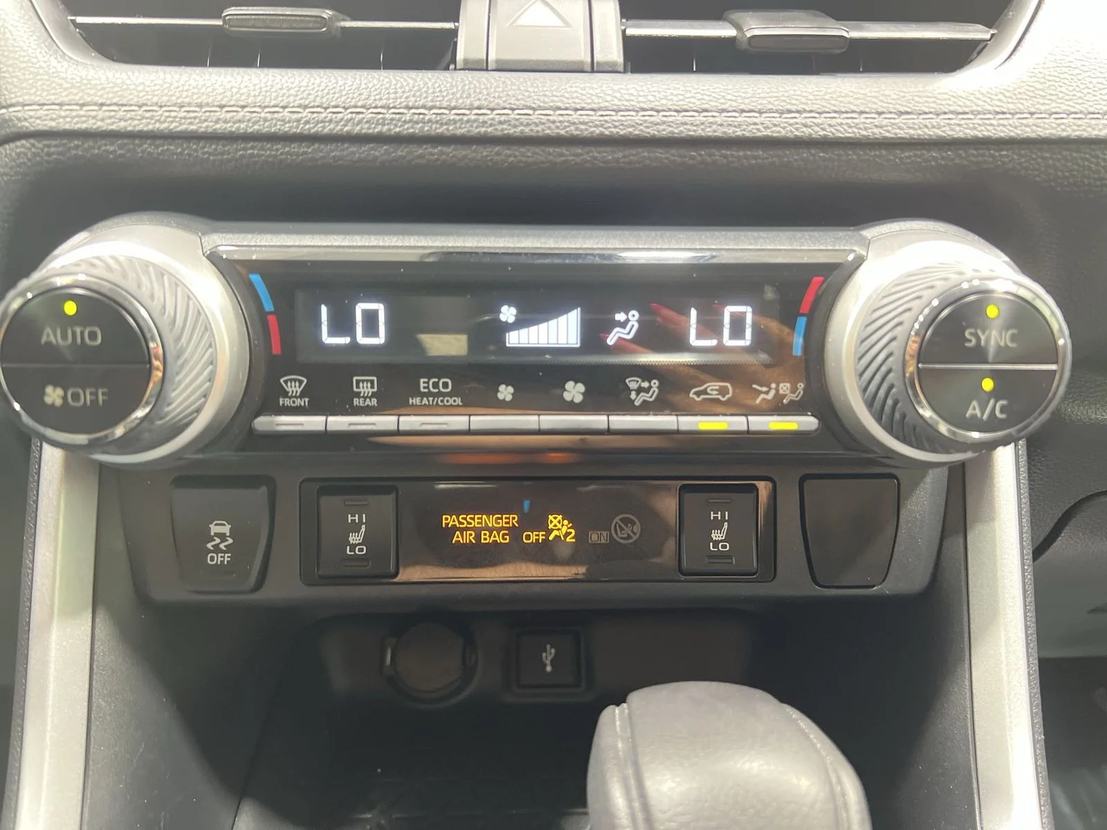 Used 2020 Silver Toyota XLE image 18