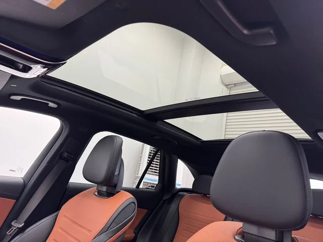 New 2027 Gray Mercedes-Benz GLC 300 image 5