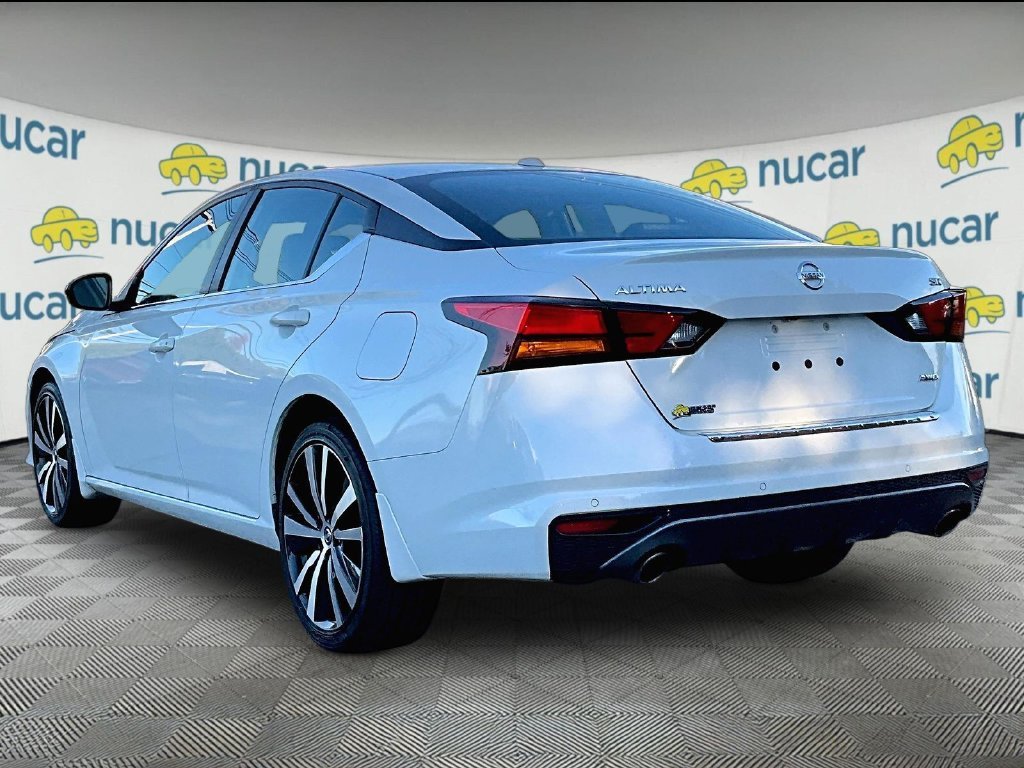 Certified Used 2021 White Nissan 2.5 SR image 4