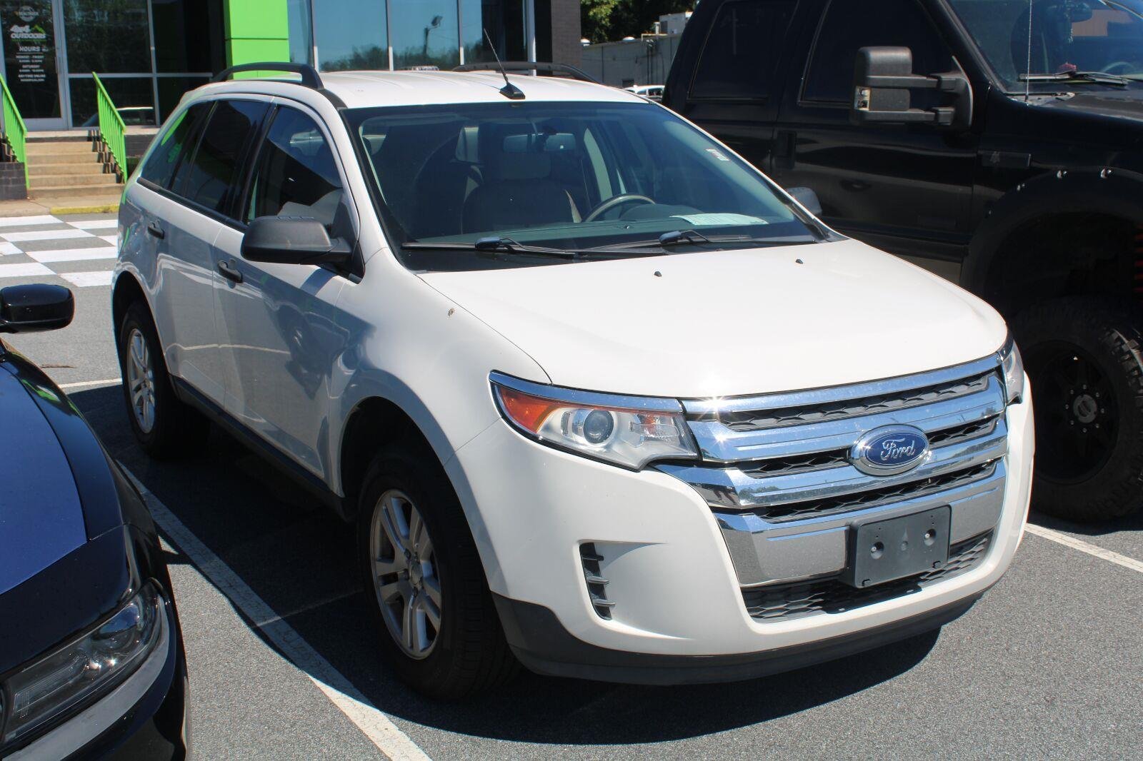 Used 2012 White Suede Ford SE image 3