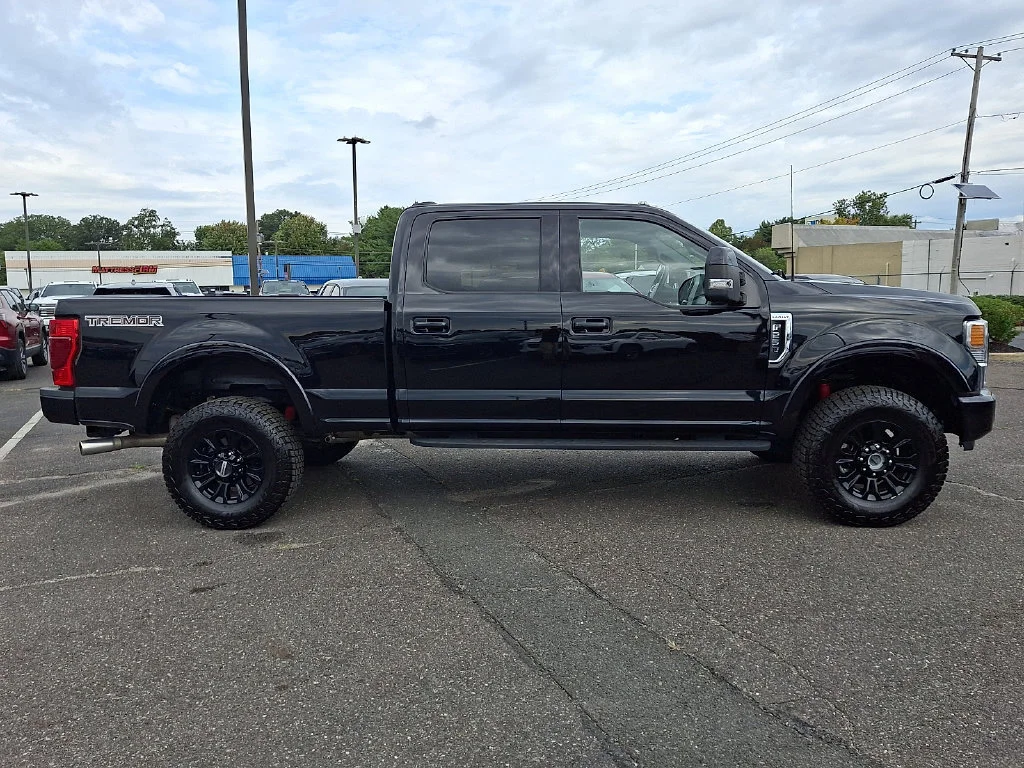 Used 2022 Black Ford LARIAT image 13