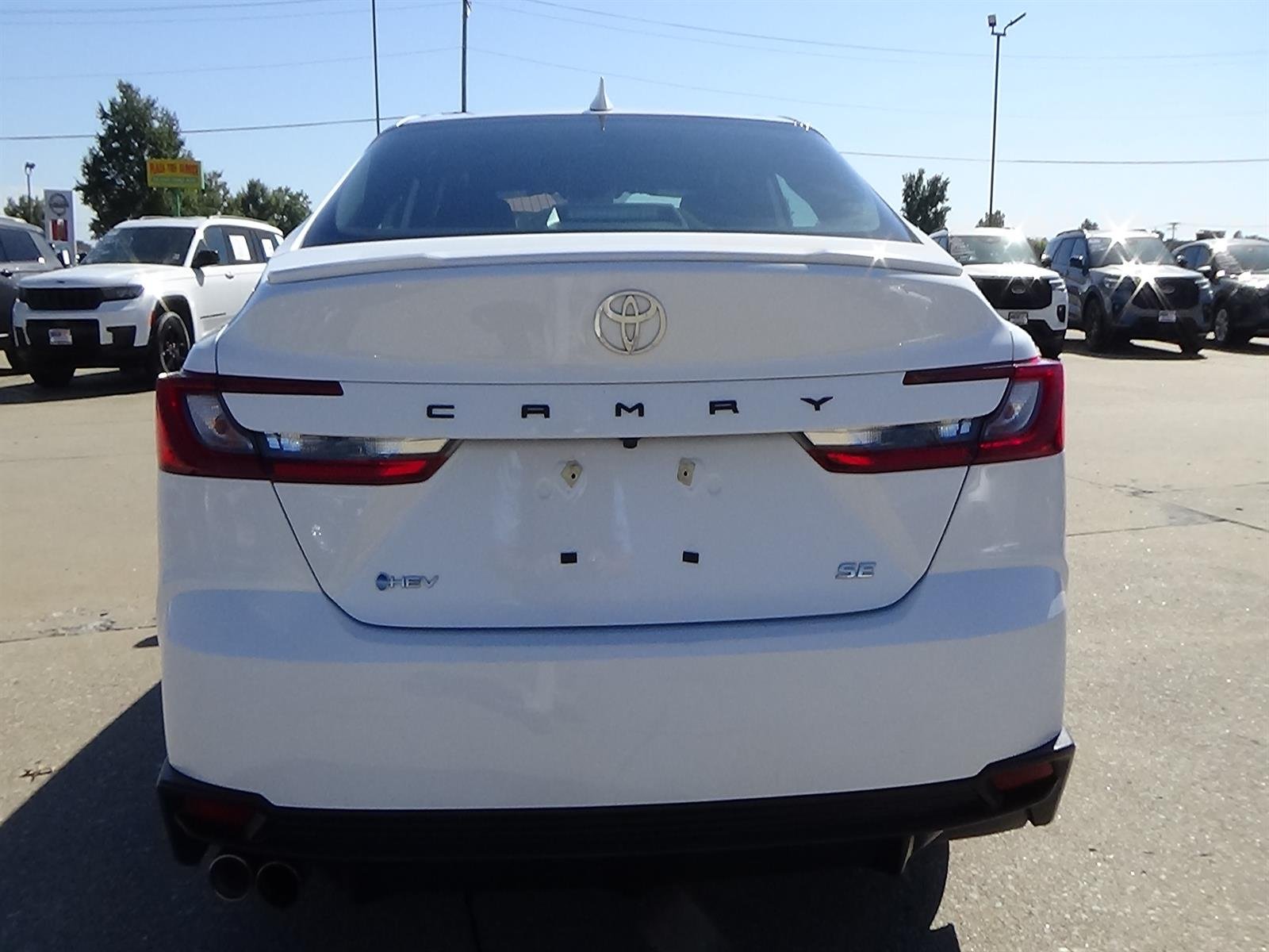 Used 2025 Ice Cap Toyota SE image 8