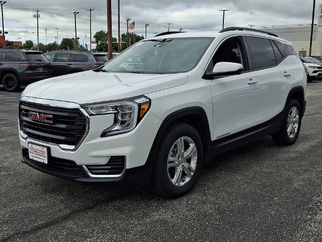 Used 2024 White GMC SLE image 3
