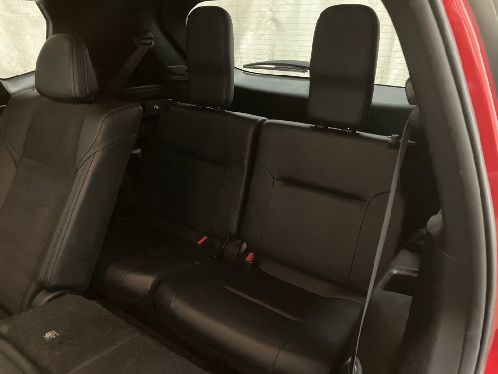 Used 2023  Mitsubishi SE image 15