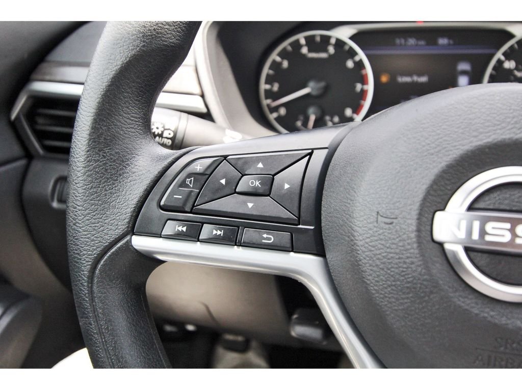 Used 2025 White Nissan 2.5 SV image 19